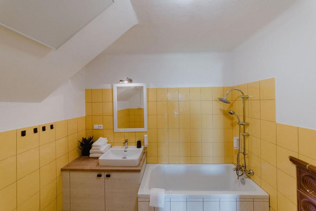 Apartmany Stare Mesto Зноймо Екстер'єр фото